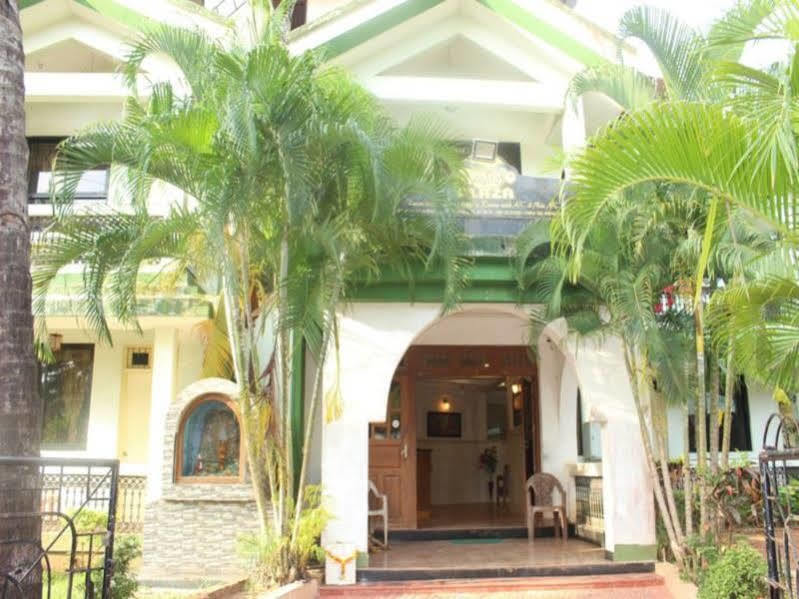 Hotel Amigo Plaza Colva Esterno foto