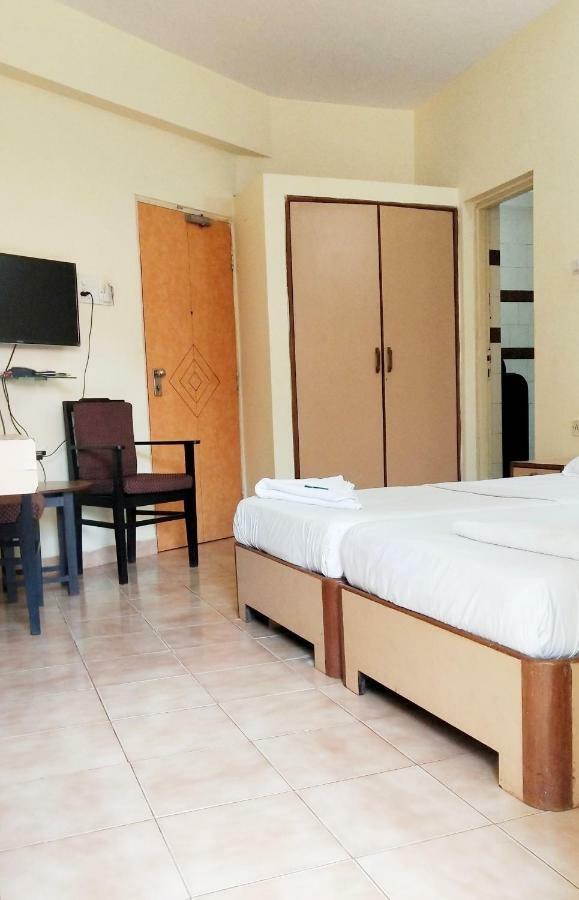 Hotel Amigo Plaza Colva Esterno foto