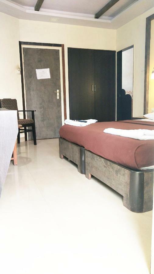 Hotel Amigo Plaza Colva Esterno foto