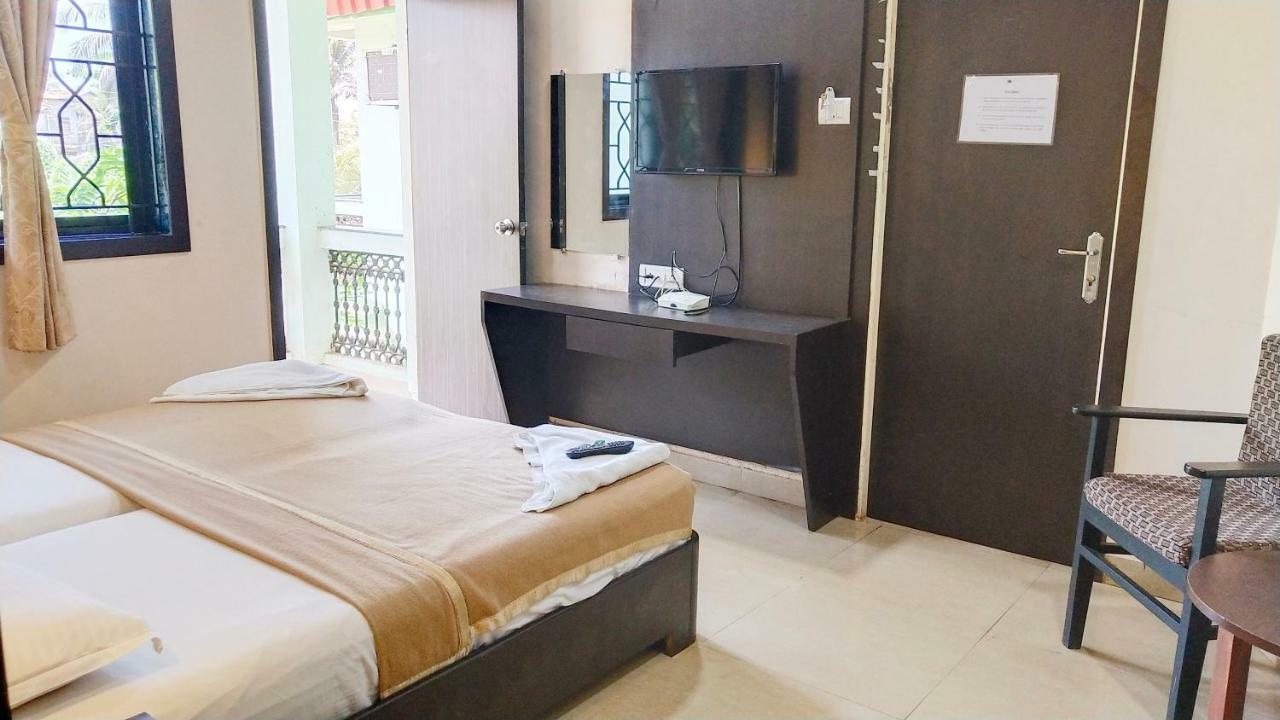 Hotel Amigo Plaza Colva Esterno foto